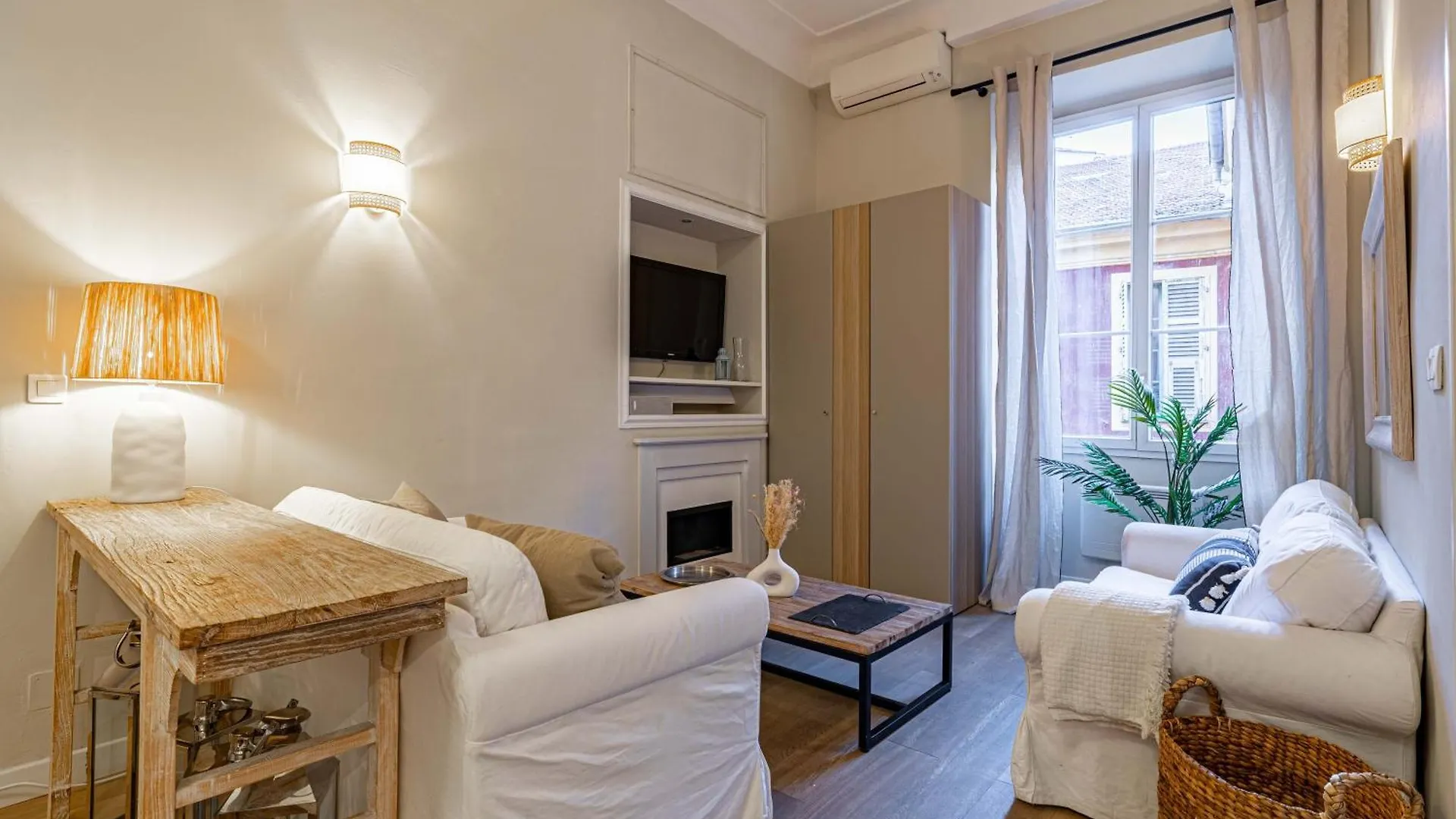 New!Chic Oasis Apt, Heart Of Nice, Family Friendly, Walking To The Beach! 프랑스