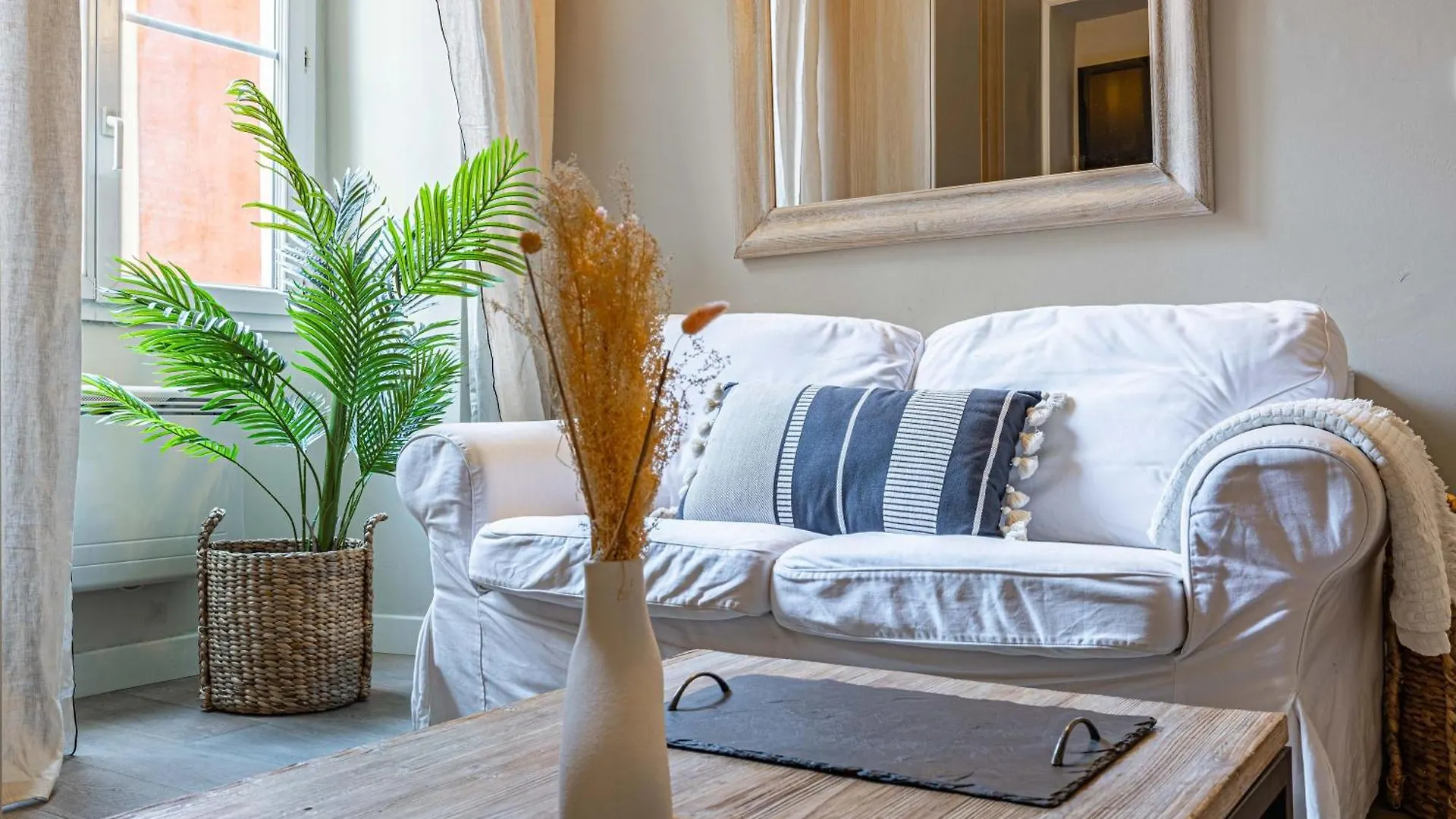 New!Chic Oasis Apt, Heart Of Nice, Family Friendly, Walking To The Beach! 0*, 니스 프랑스