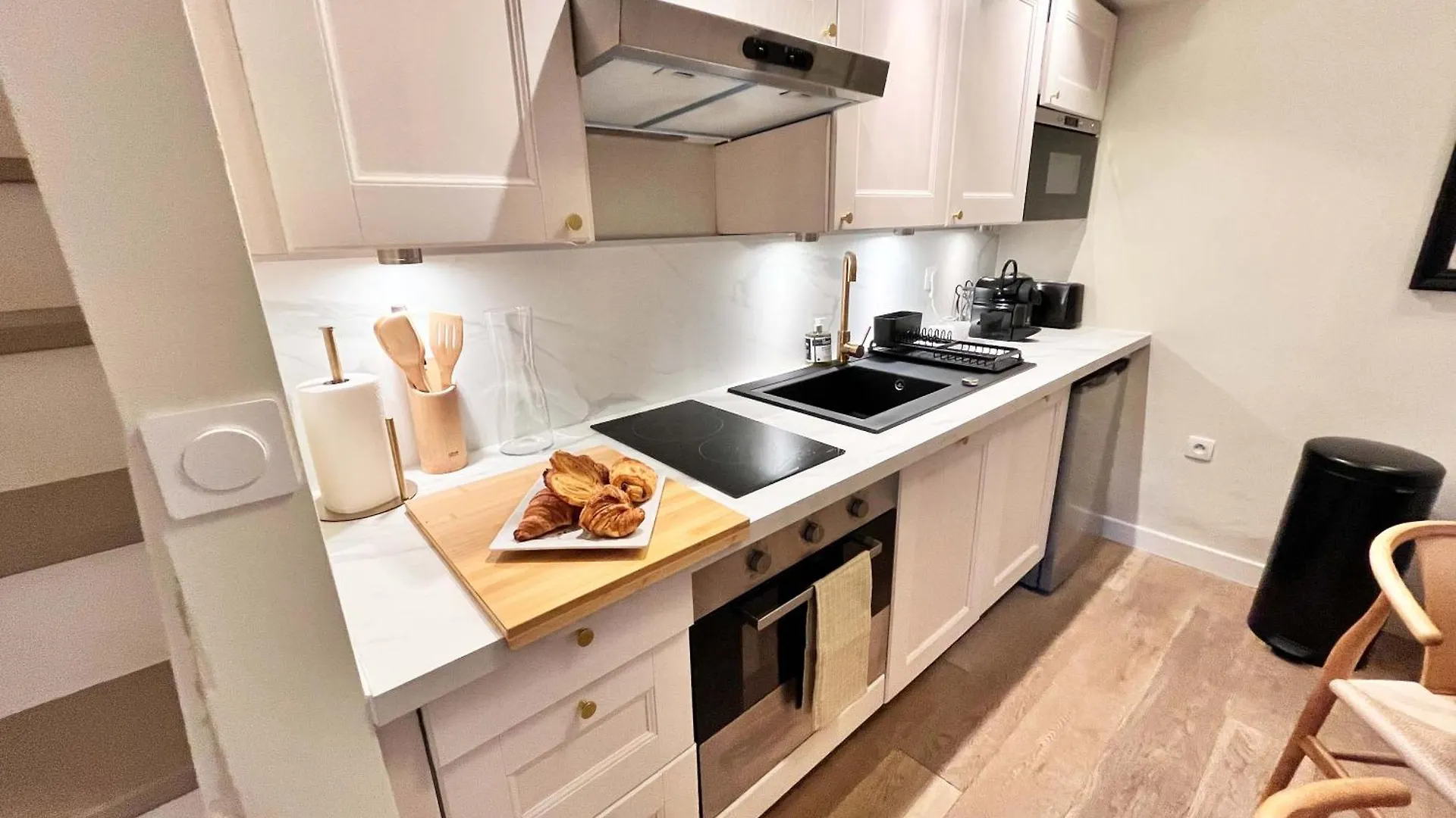 New!Chic Oasis Apt, Heart Of Nice, Family Friendly, Walking To The Beach! 프랑스